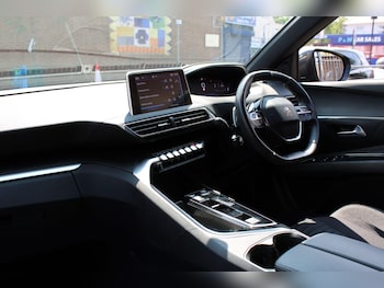 Used Peugeot 5008 2023 for sale - 79247932: Photo