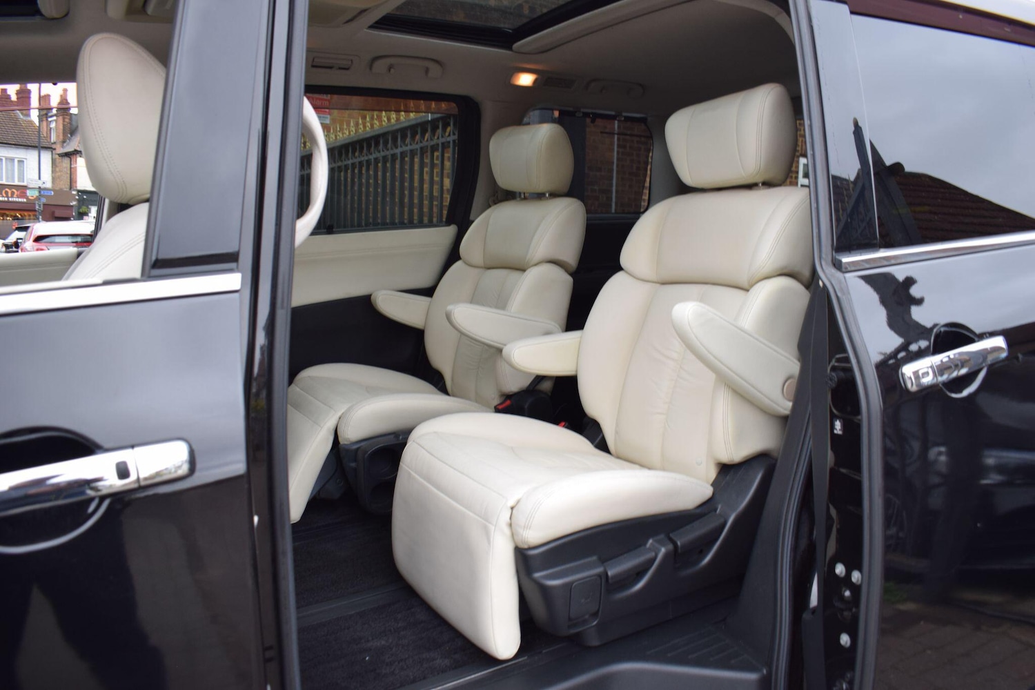 Used Nissan Elgrand 2022 for sale - 78007537: Photo 17