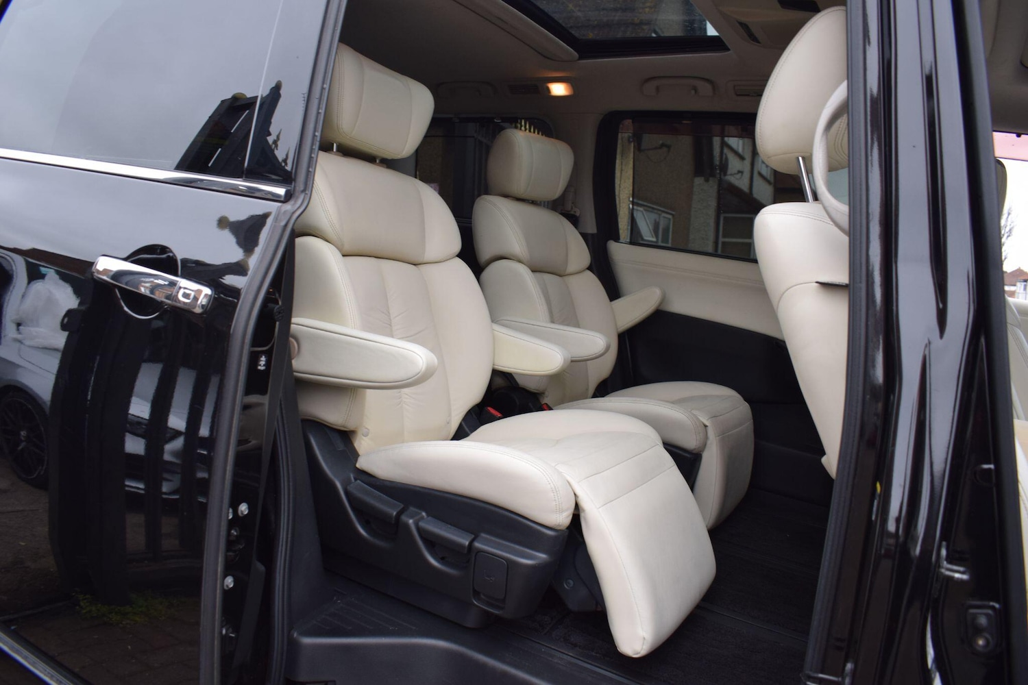 Used Nissan Elgrand 2022 for sale - 78007537: Photo 20