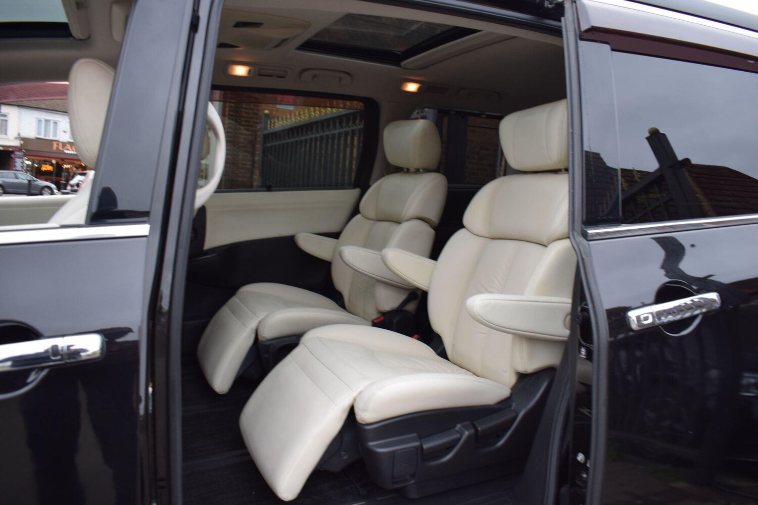 Used Nissan Elgrand 2022 for sale - 78007537: Photo 24