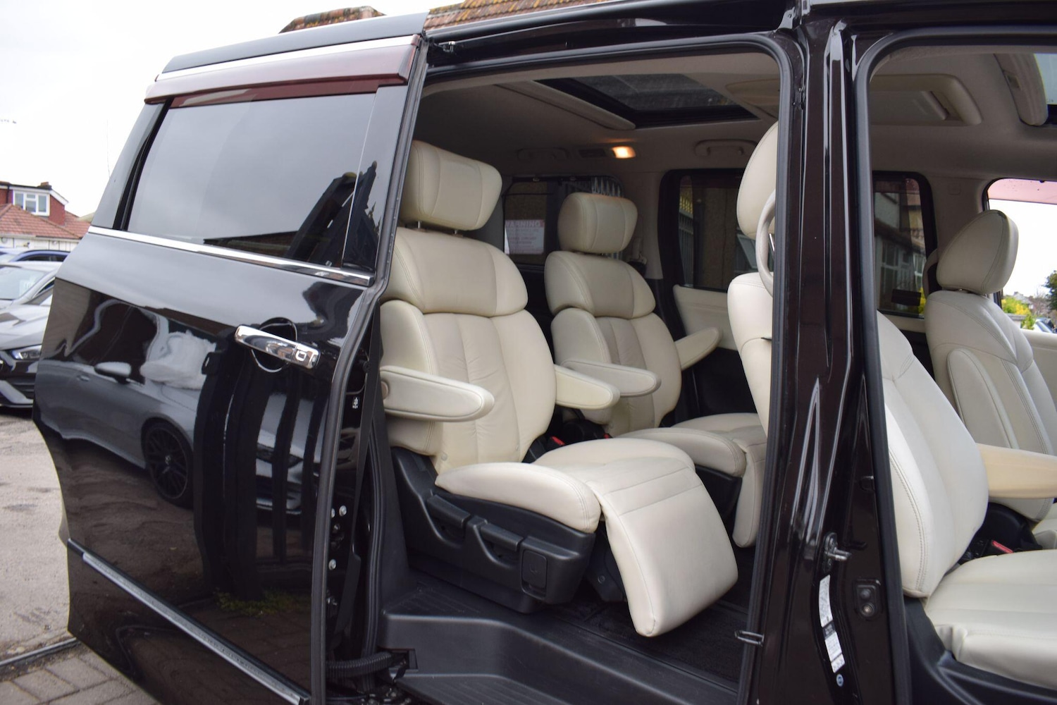 Used Nissan Elgrand 2022 for sale - 78007537: Photo 8