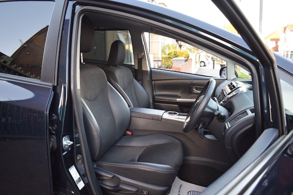 Used Toyota Prius+ 2020 for sale - 76189550: Photo 10