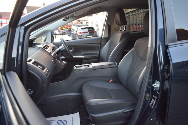 Used Toyota Prius+ 2020 for sale - 76189550: Photo 24