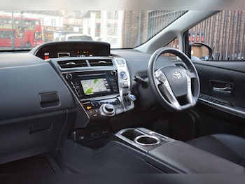 Used Toyota Prius+ 2020 for sale - 76189550: Photo 2