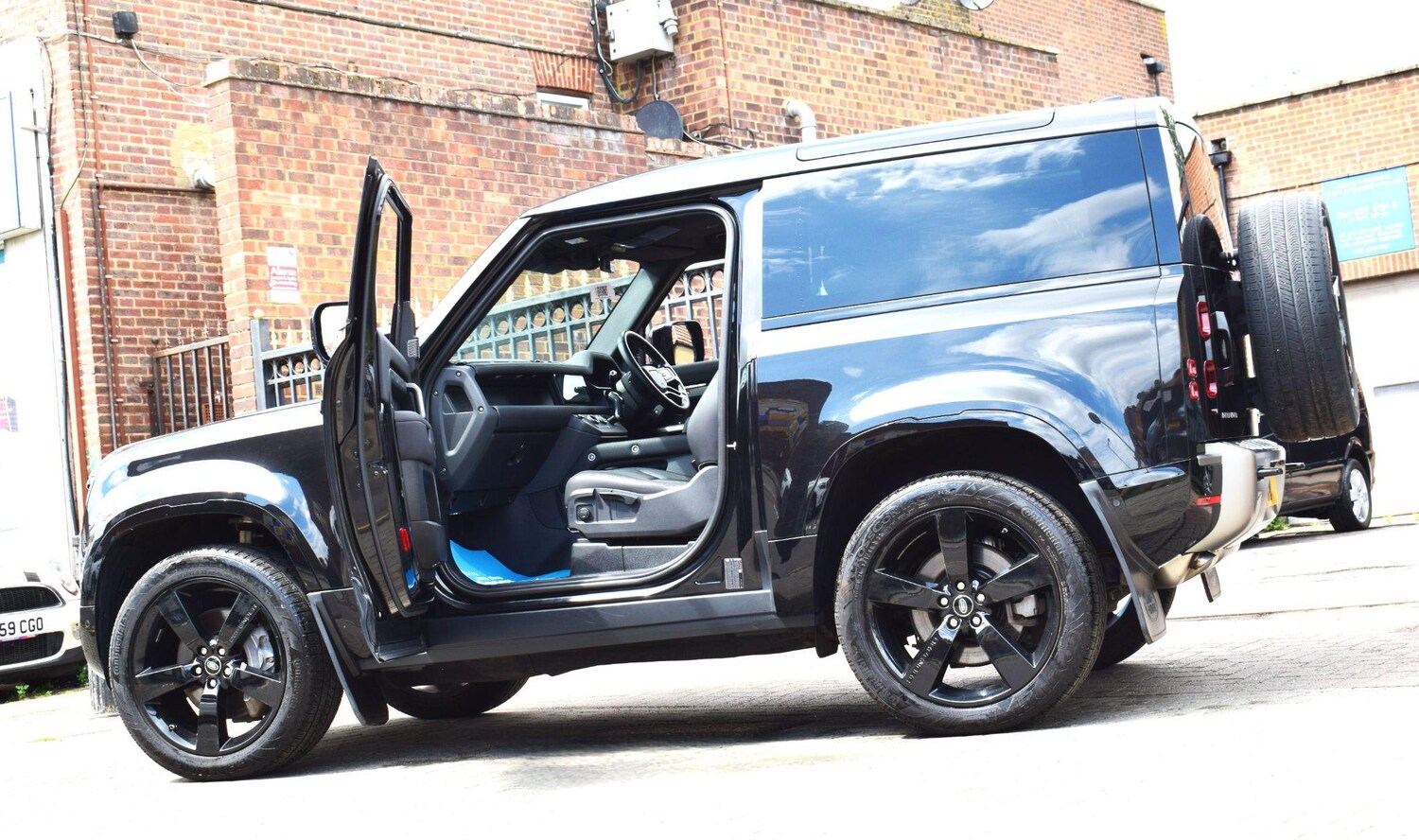 Used Land Rover Defender 90 for sale - 78156944: Photo 8