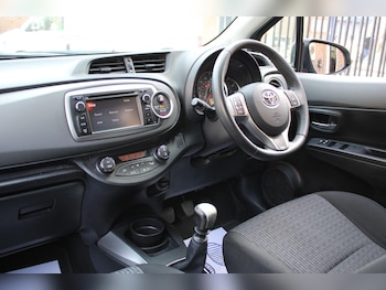 Used Toyota Yaris 2014 for sale - 79532589: Photo