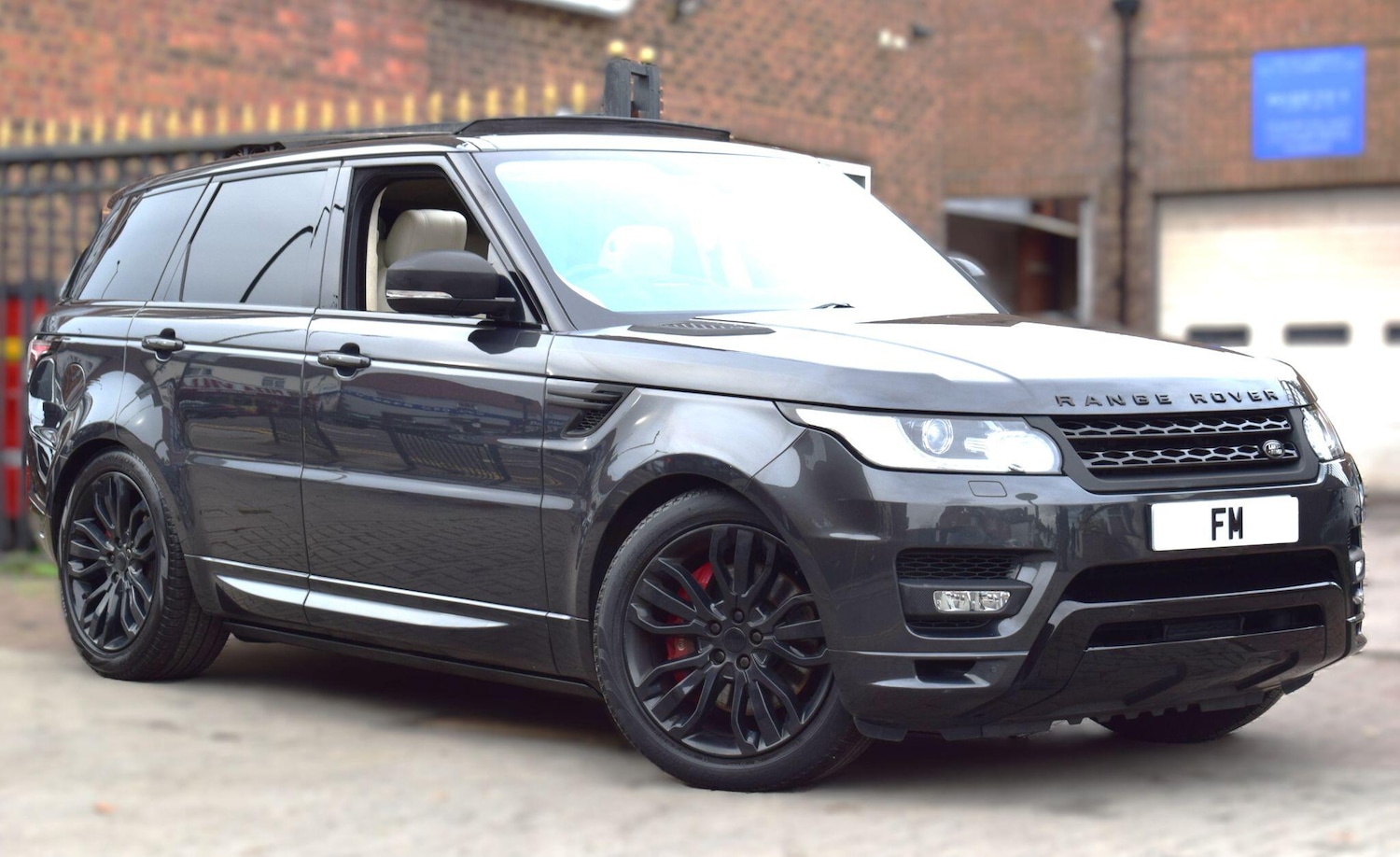 Used Land Rover Range Rover Sport 2016 for sale - 76349372: Photo 1