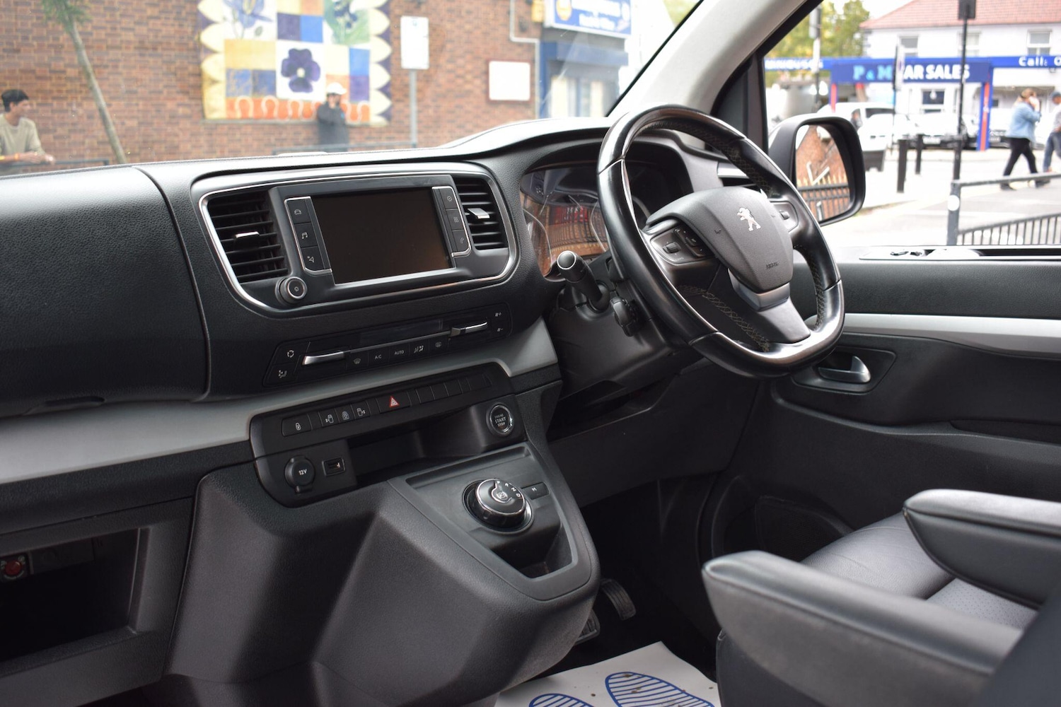 Used Peugeot Traveller 2020 for sale - 76085013: Photo 2