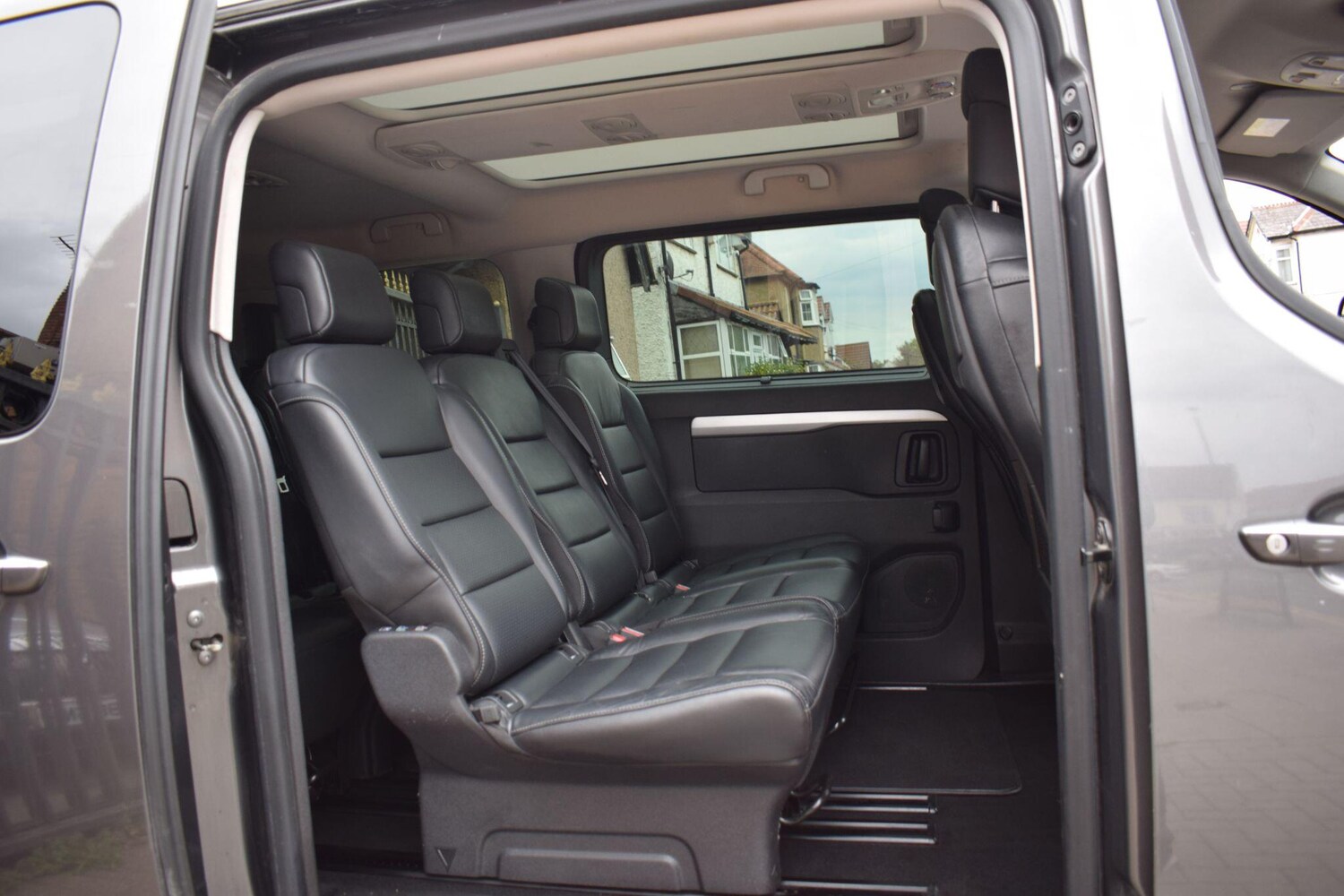 Used Peugeot Traveller 2020 for sale - 76085013: Photo 23