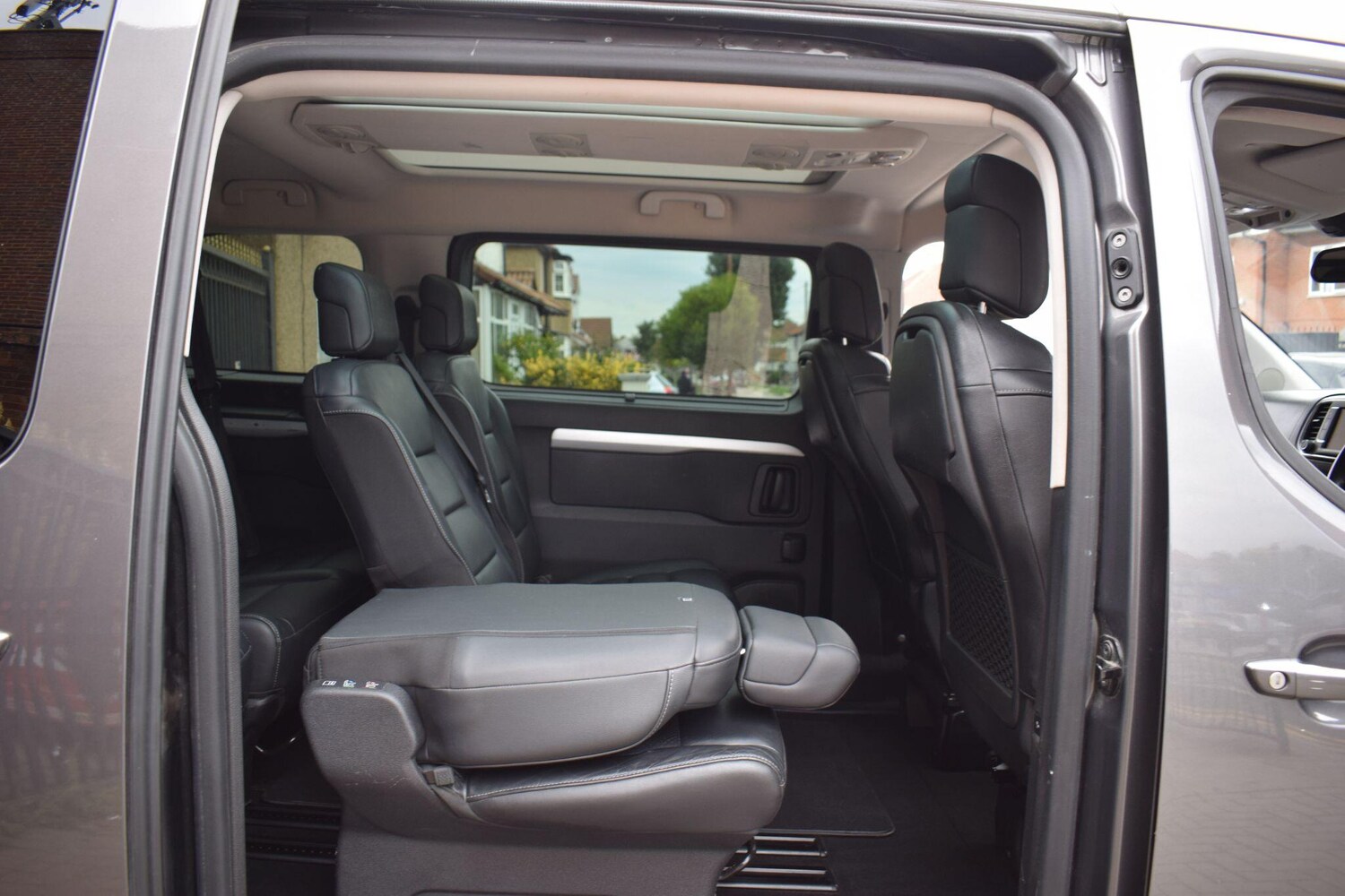 Used Peugeot Traveller 2020 for sale - 76085013: Photo 32