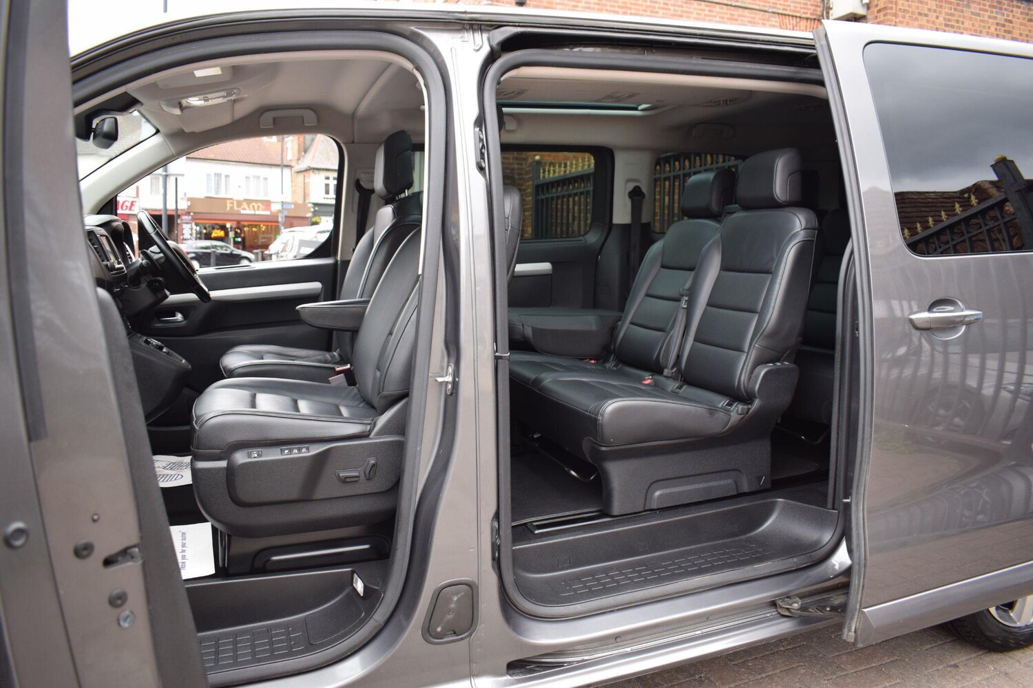 Used Peugeot Traveller 2020 for sale - 76085013: Photo 33