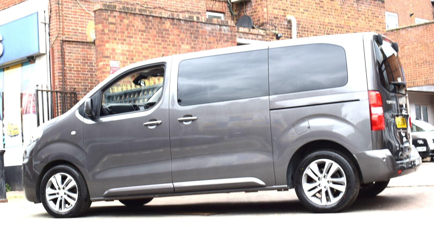 Used Peugeot Traveller 2020 for sale - 76085013: Photo 43