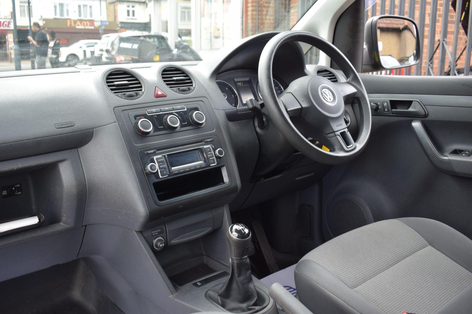 Used Volkswagen Caddy Maxi Life 2013 for sale - 76715397: Photo 2