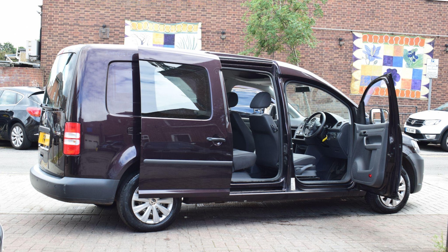 Used Volkswagen Caddy Maxi Life 2013 for sale - 76715397: Photo 23