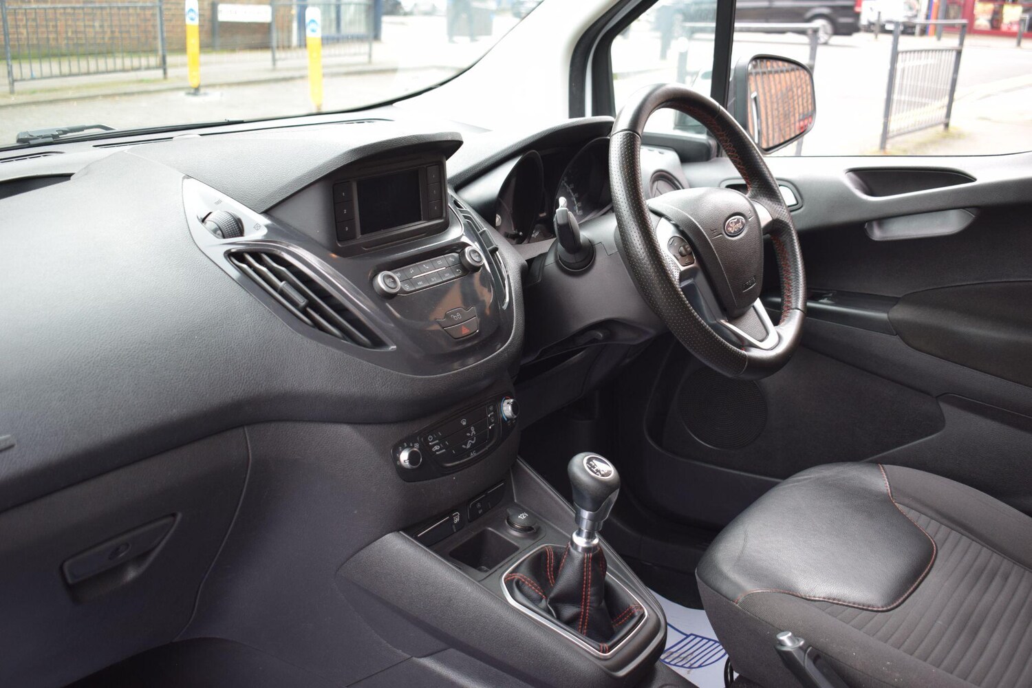 Used Ford Transit Courier for sale - 77807838: Photo 2