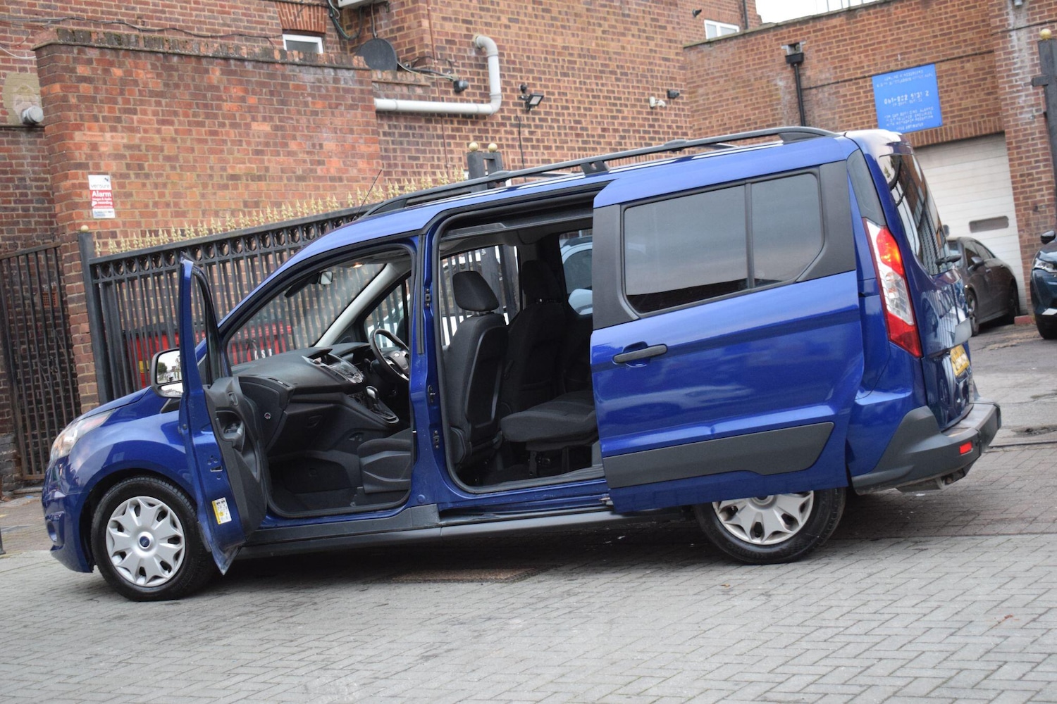 Used Ford Grand Tourneo Connect 2018 for sale - 77057373: Photo 18