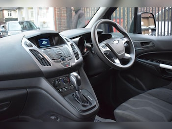 Used Ford Grand Tourneo Connect 2018 for sale - 77057373: Photo