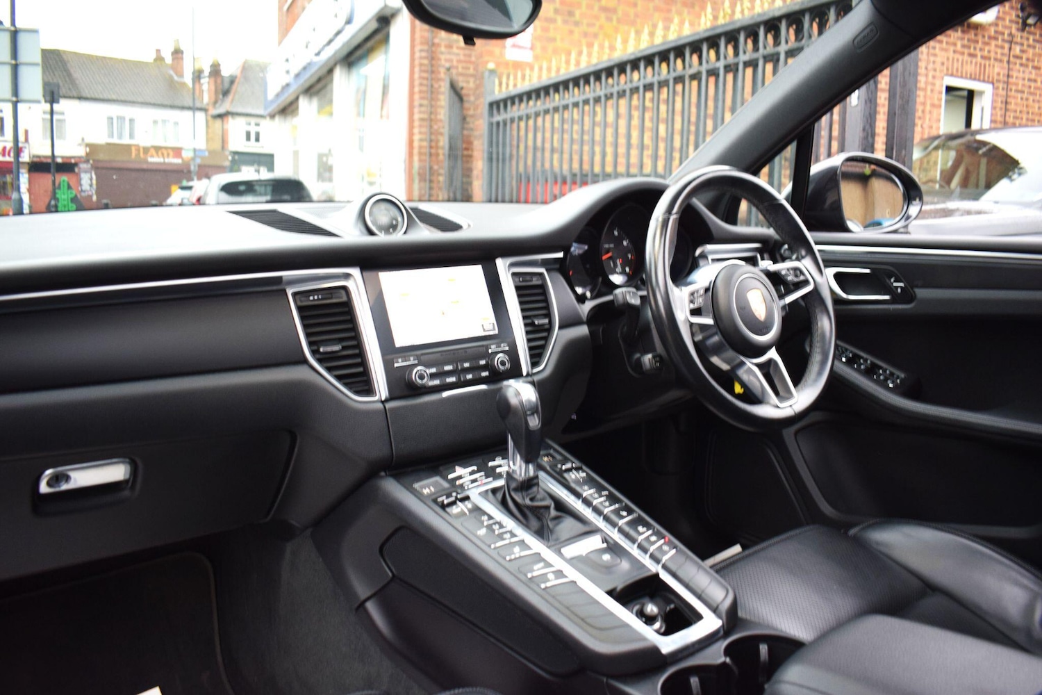 Used Porsche Macan 2017 for sale - 77253956: Photo 2