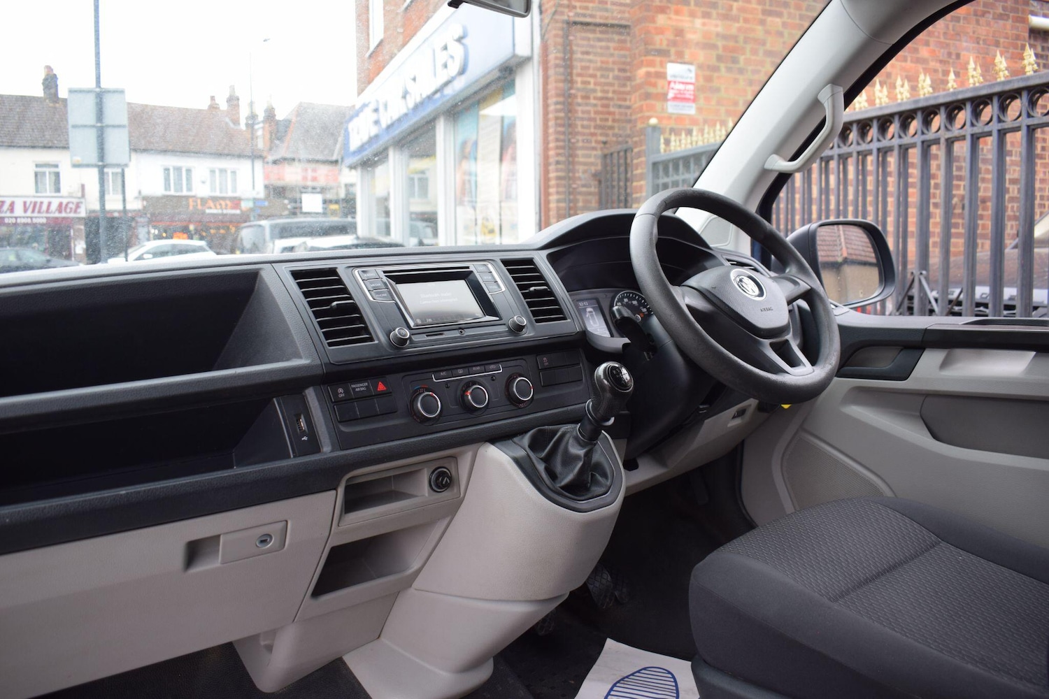 Used Volkswagen Transporter Shuttle 2019 for sale - 77783361: Photo 2