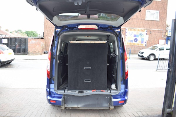 Used Ford Grand Tourneo Connect 2018 for sale - 75378180: Photo 17