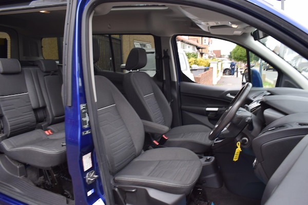 Used Ford Grand Tourneo Connect 2018 for sale - 75378180: Photo 8