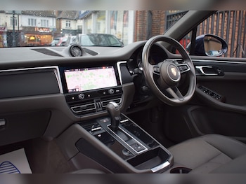 Used Porsche Macan 2022 for sale - 77143762: Photo