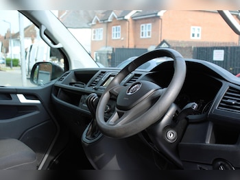Used Volkswagen Transporter Shuttle 2018 for sale - 78527951: Photo