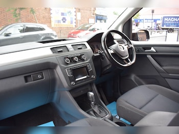 Used Volkswagen Caddy Maxi Life 2017 for sale - 75334589: Photo