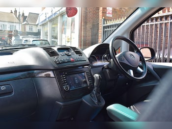 Used Mercedes-Benz Viano 2010 for sale - 76476606: Photo