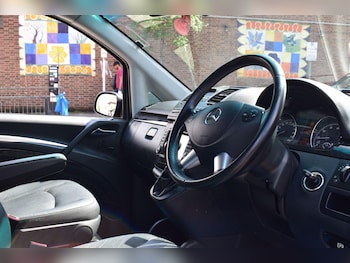 Used Mercedes-Benz Viano 2010 for sale - 76476606: Photo