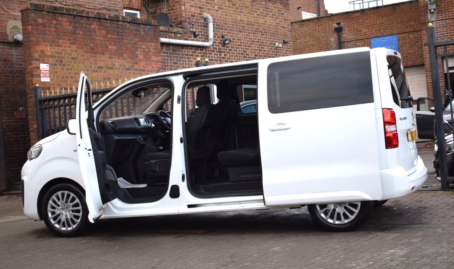 Used Peugeot Traveller 2020 for sale - 77358854: Photo 12