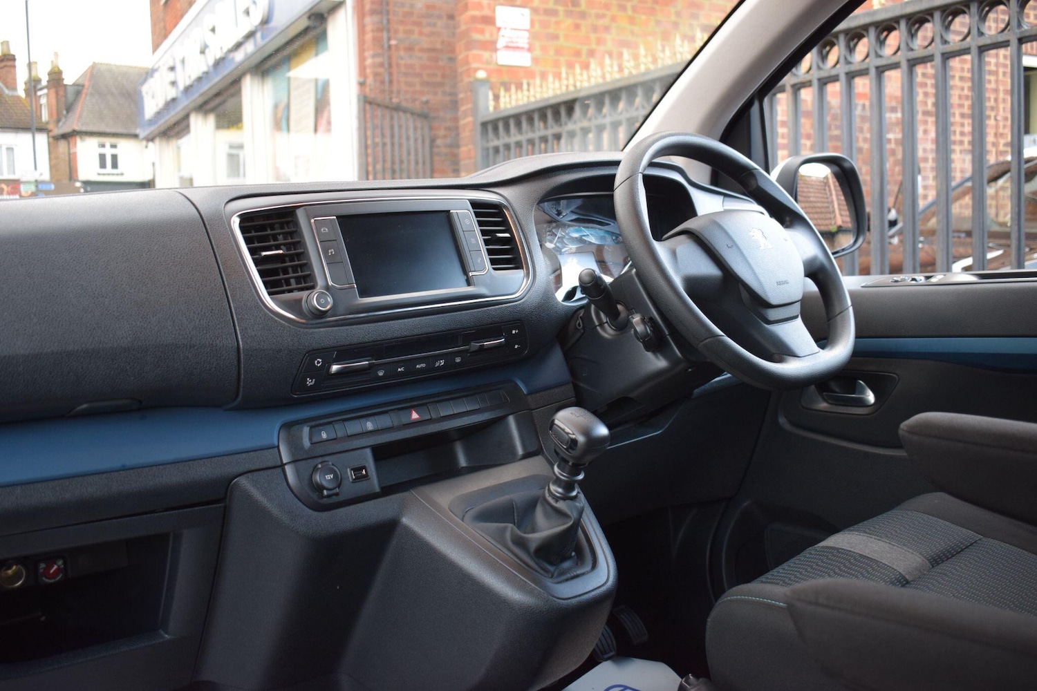 Used Peugeot Traveller 2020 for sale - 77358854: Photo 2