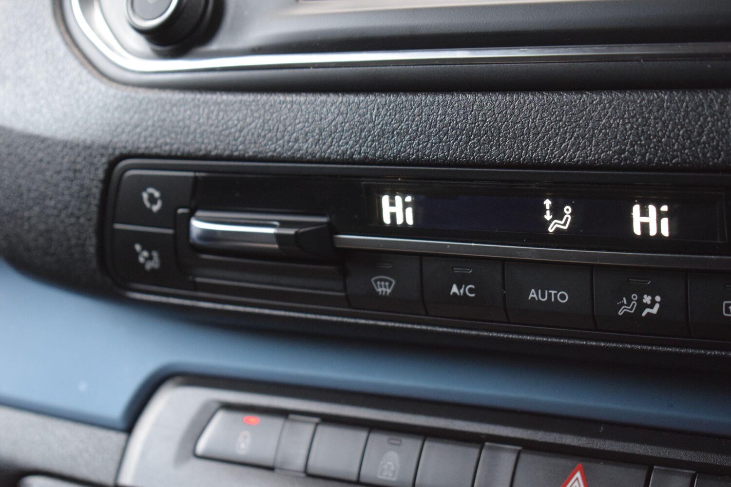 Used Peugeot Traveller 2020 for sale - 77358854: Photo 21