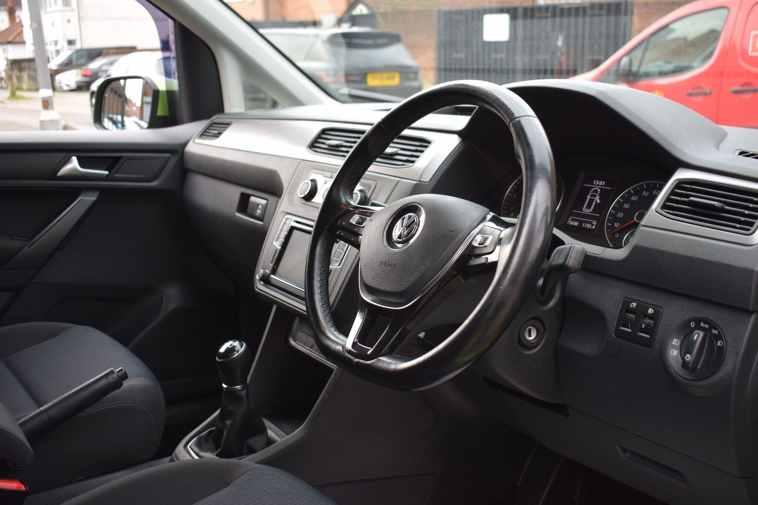 Used Volkswagen Caddy Maxi Life 2017 for sale - 77278635: Photo 4