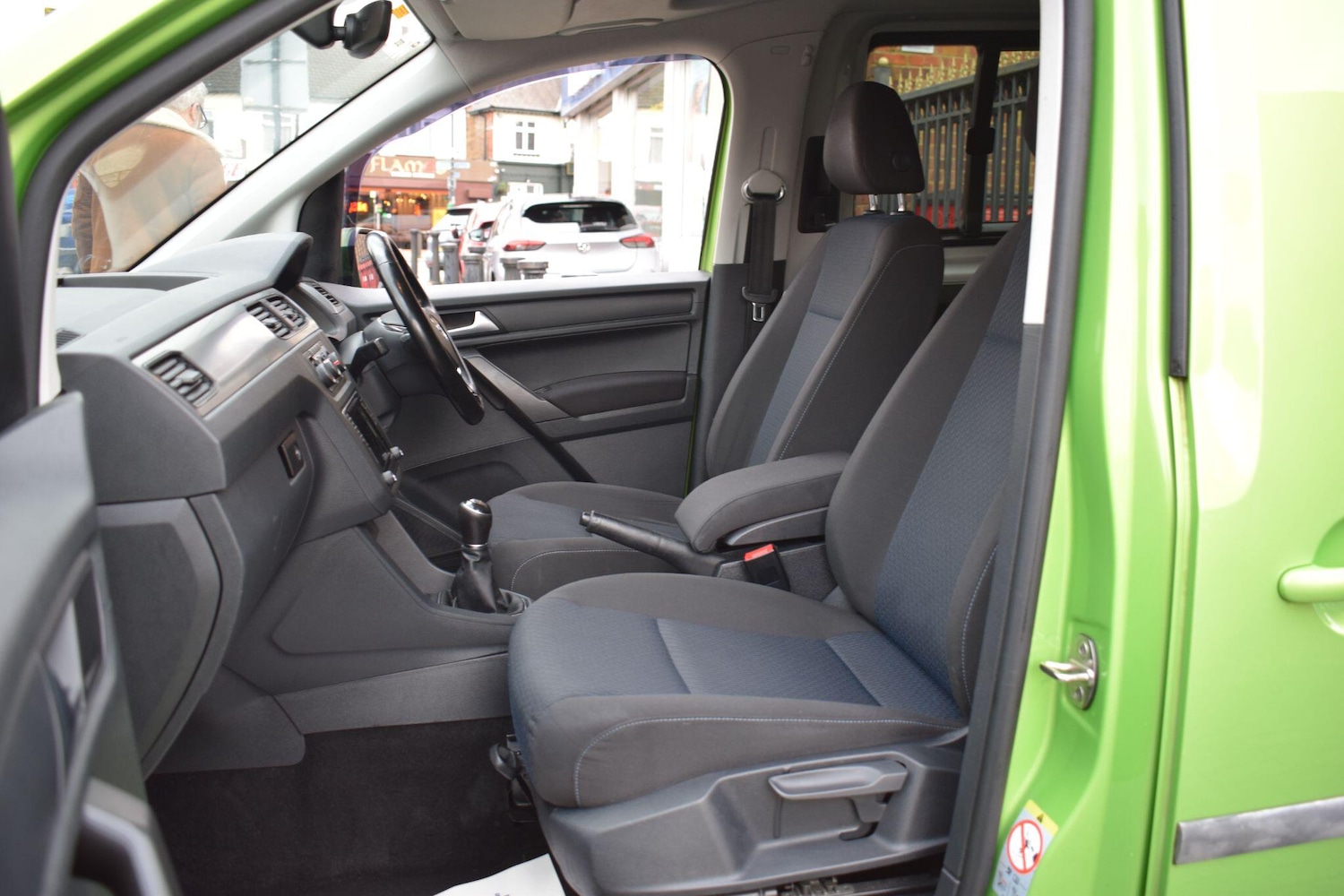 Used Volkswagen Caddy Maxi Life 2017 for sale - 77278635: Photo 9