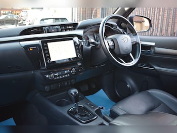 Used Toyota Hilux 2021 for sale - 75351112: Photo