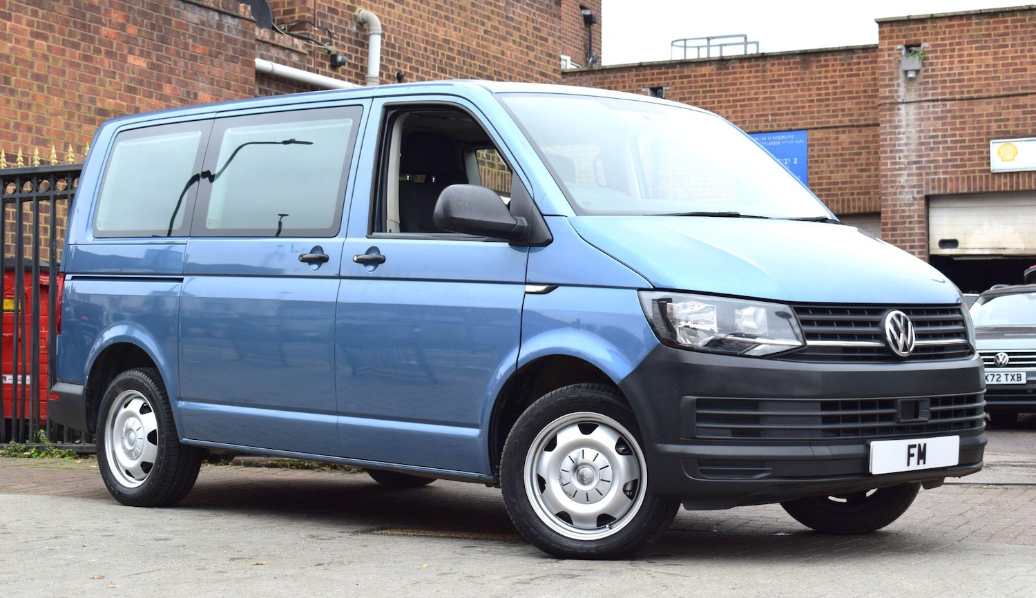 Used Volkswagen Transporter Shuttle 2019 for sale - 76189252: Photo 1