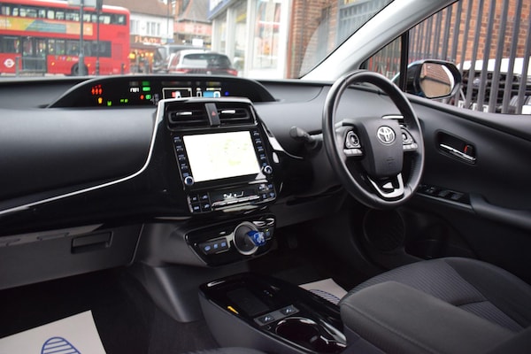 Used Toyota Prius 2020 for sale - 76306774: Photo 2