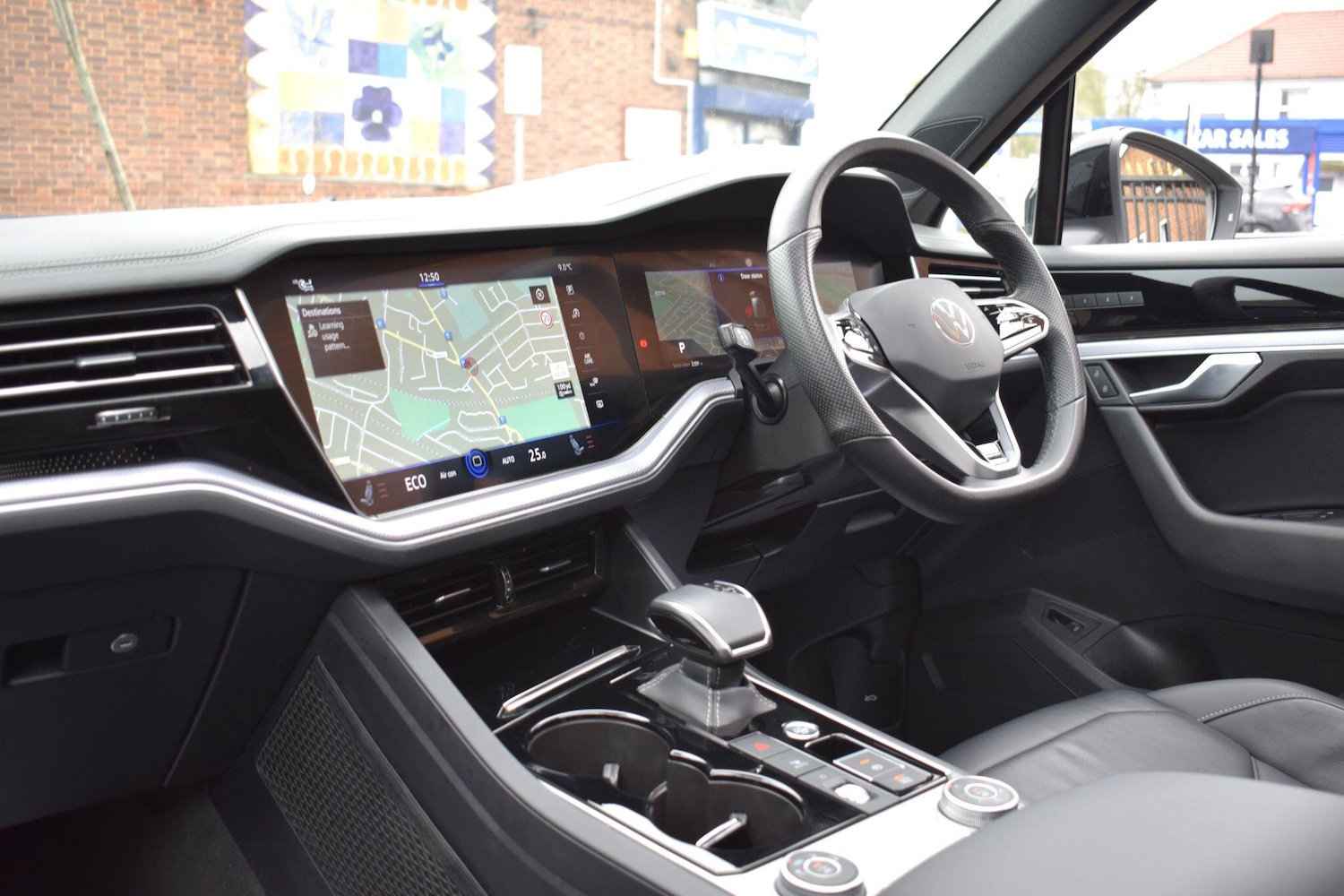 Used Volkswagen Touareg 2023 for sale - 77612197: Photo 2