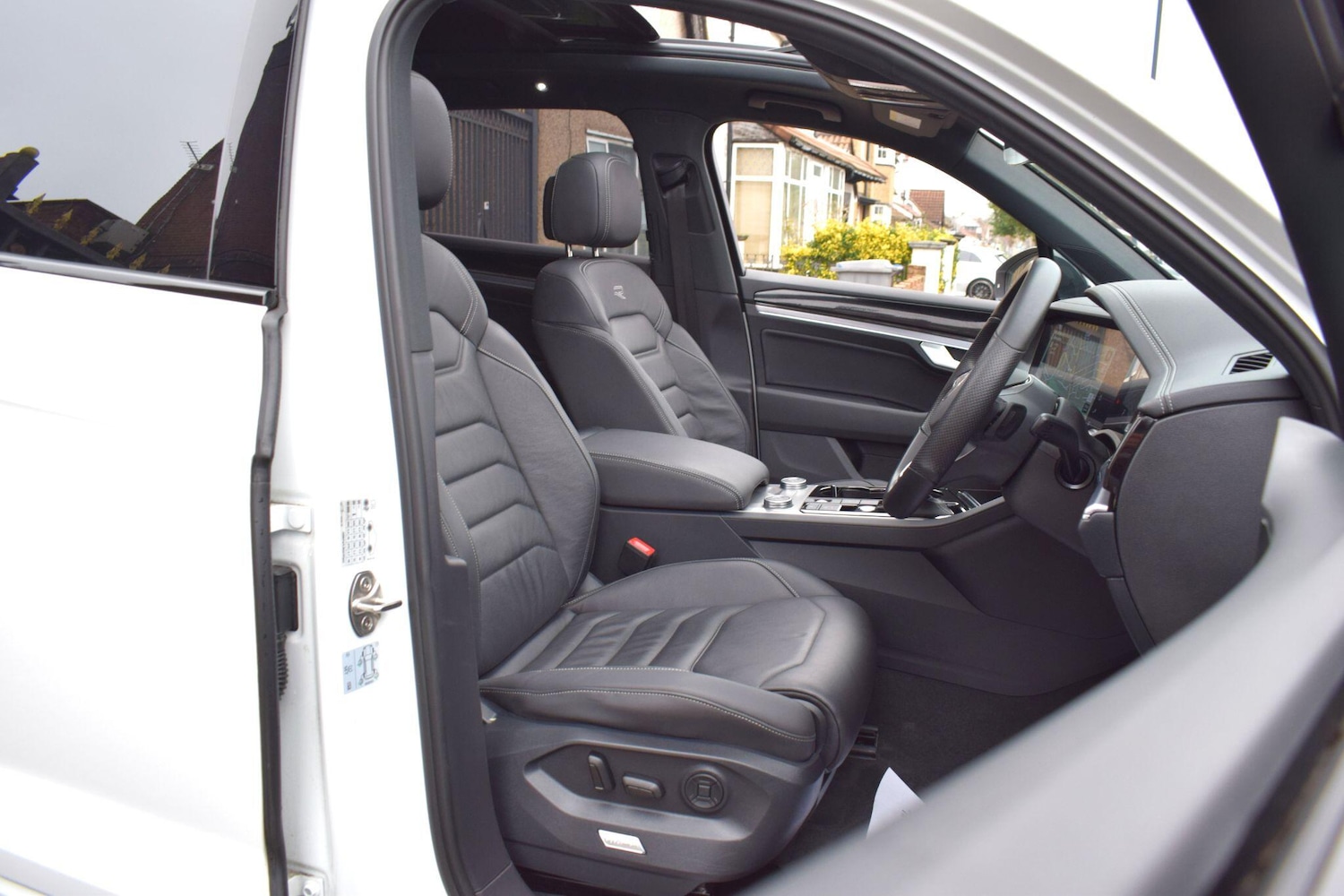 Used Volkswagen Touareg 2023 for sale - 77612197: Photo 6