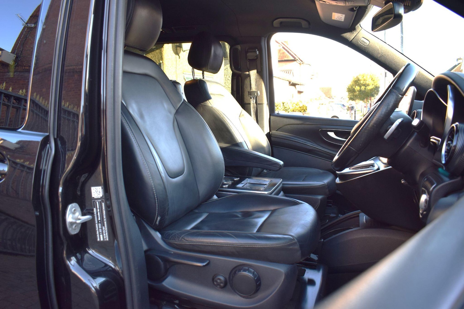 Used Mercedes-Benz V-Class 2023 for sale - 76781701: Photo 28