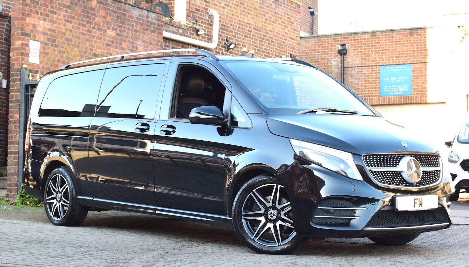 Used Mercedes-Benz V-Class 2023 for sale - 76781701: Photo 3