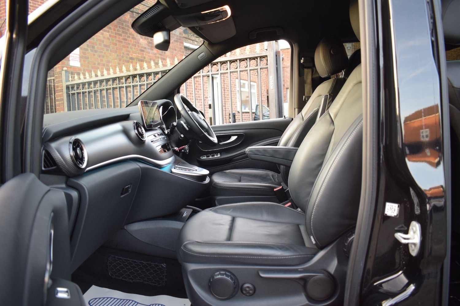 Used Mercedes-Benz V-Class 2023 for sale - 76781701: Photo 41