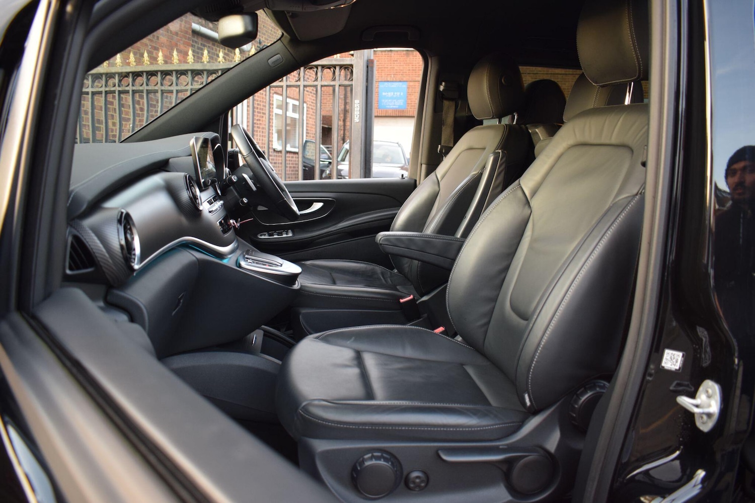 Used Mercedes-Benz V-Class 2023 for sale - 76781701: Photo 42