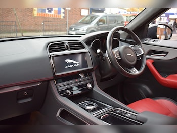 Used Jaguar F-Pace 2020 for sale - 76499901: Photo