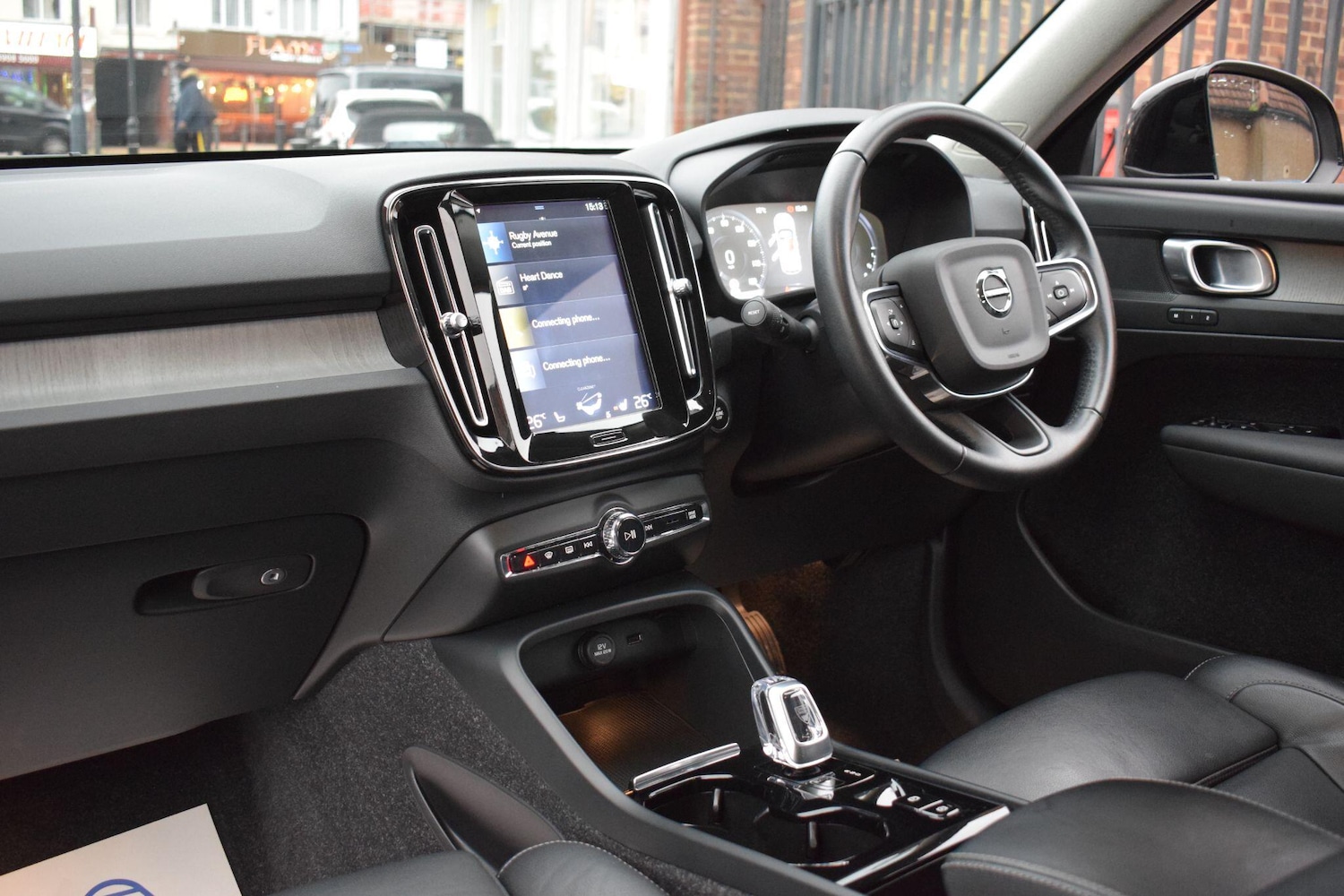 Used Volvo XC40 2020 for sale - 76591972: Photo 2