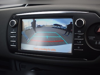 Used Toyota Yaris 2019 for sale - 76496796: Photo