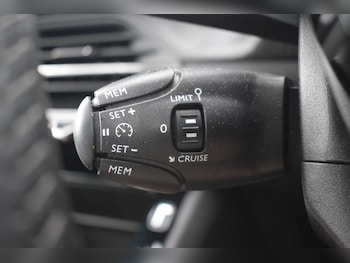 Used Peugeot 2008 2021 for sale - 75306650: Photo