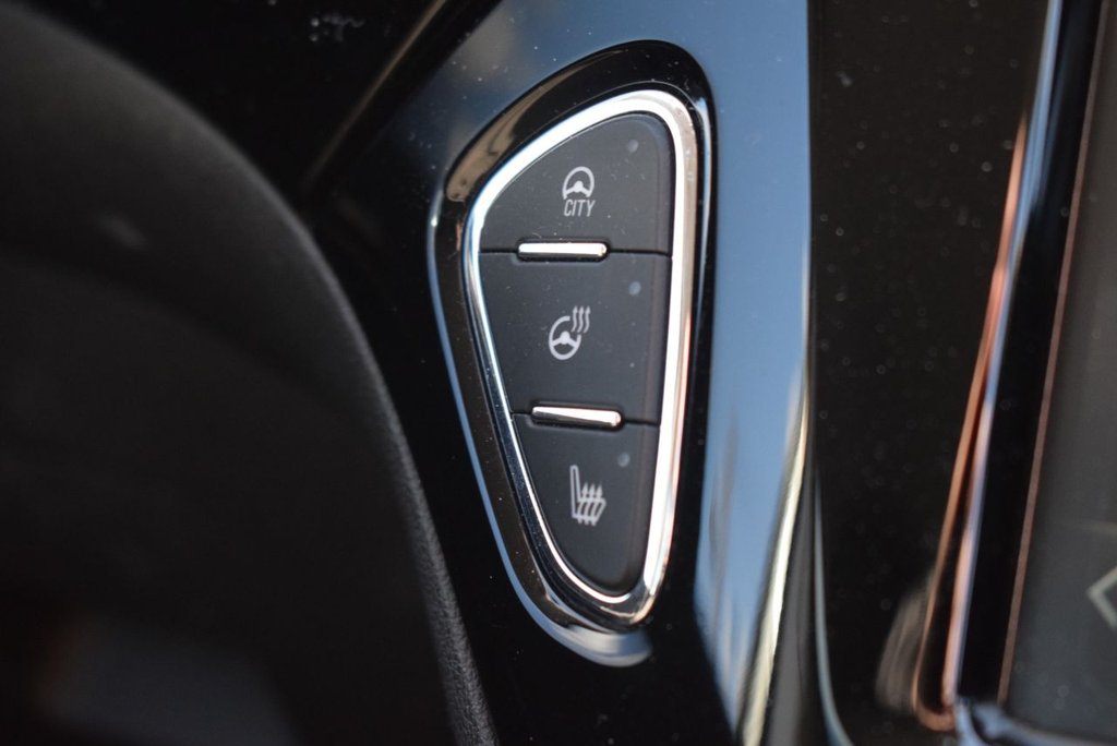 Used Vauxhall Corsa 2019 for sale - 76029262: Photo 2