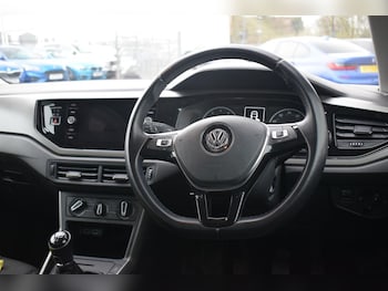 Used Volkswagen Polo 2019 for sale - 76119032: Photo 2
